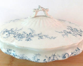 Lot 163: England Blue Transferware Edge Malkin Covered Tureen