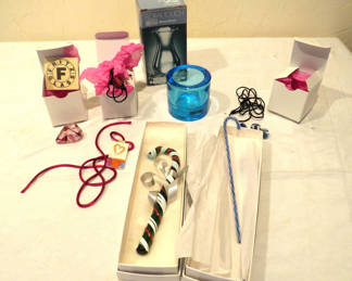 Lot 91: Assorted jewelry and decorative gift items