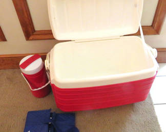 Lot 26: Thermos Ice Chest with Accessories thermos