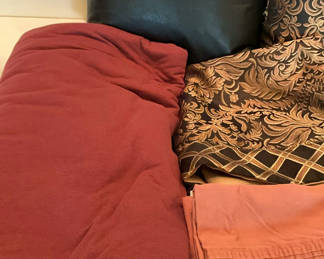 Lot 89: Last Of The King Sized Linens
