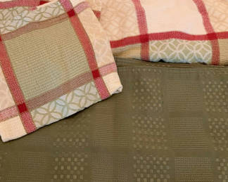 Lot 62: Colorful Table Linens