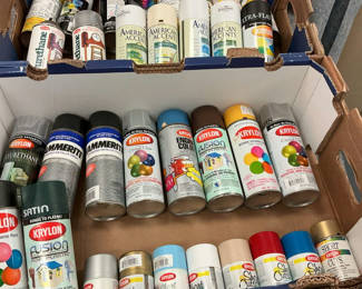 Lot 16: Assorted spray paint cans (Krylon, American Accents, Rust-Oleum)