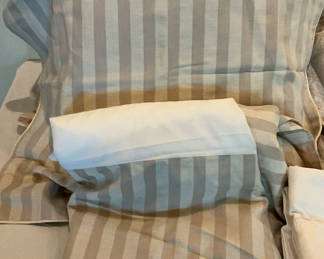 Lot 88: Queen Bedding