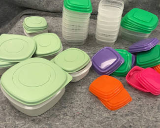 Lot 32: Martha Stewart And Fit Fresh Food Storage Containers.