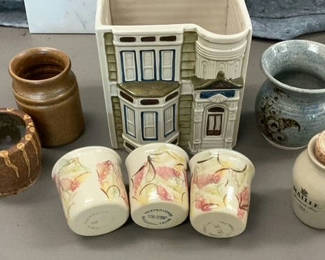 Lot 194: Small Ceramic Pottery