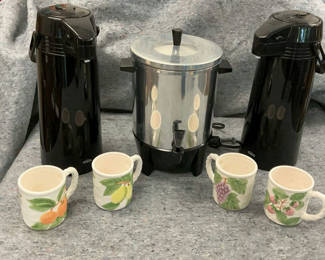 Lot 20: Three beverage urns with fruit-pattern mugs