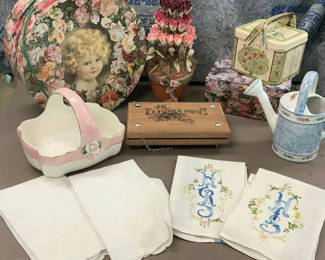 Lot 103: Floral-themed home decor and linens collection