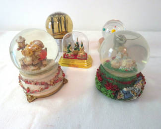 Lot 130: Variety of Globes, 1 not working/no lights