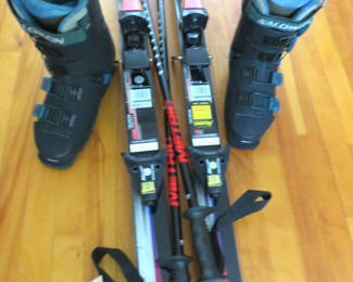Lot 116: Salomon Syncro Pair of Skis with Ski Poles and Evolution 7.1 Boots