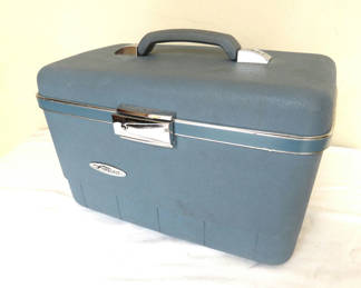 Lot 91: Vtg Forecast Travel Train Vanity Case