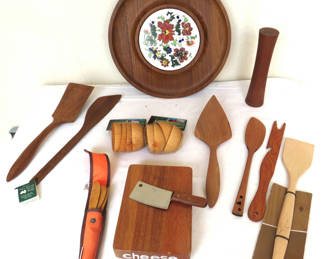 Lot 85: Wooden MCM Kitchenware Dansk Shaker