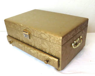 Lot 40: Vintage Lady Buxton Gold Jewelry Box