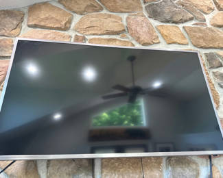 Lot 16: Samsung Flat-screen television