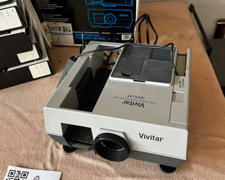 Lot 144: Vivitar 3000 AF Slide Projector with Rotary Slide Tray Accessories