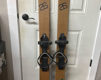 Lot 96: Pair of brown Altai skis with bindings