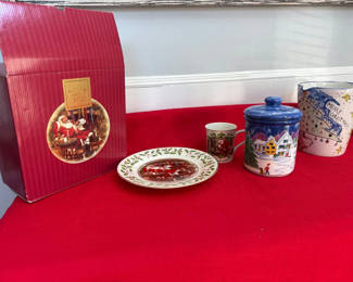 Lot 44: Christmas-themed ceramic kitchenware set
