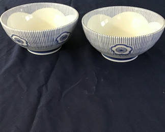 Lot 43: Pair of blue and white ceramic bowls