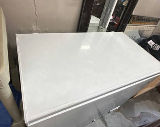 Lot 189: Chest freezer