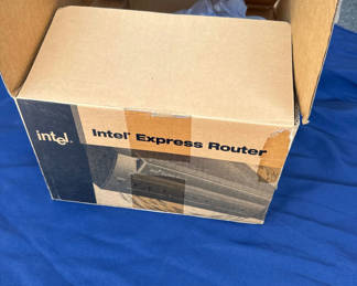Lot 138: Intel Express Router kit with cables and manual