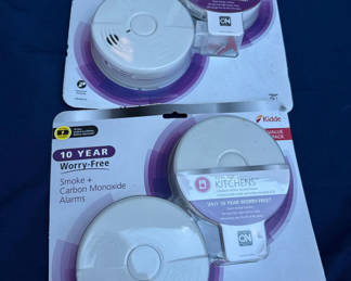 Lot 131: Kidde 10-Year Worry-Free Smoke and Carbon Monoxide Alarms (Four Units)