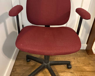 Lot 58: Red fabric office chair with armrests