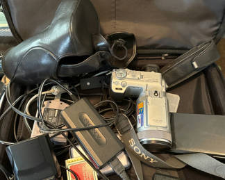 Lot 67: Sony DSC-F717 digital camera and accessories
