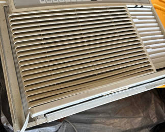 Lot 195: Amana window air conditioner