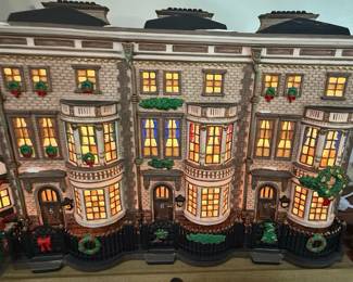 Department 56 Dickens' Village Mulberrie Court