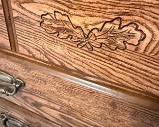 Traditional Style Oak Veneer Chest of Drawers