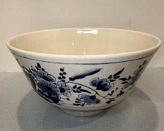 Williamsburg Restoration Delft Style Serving Bowl