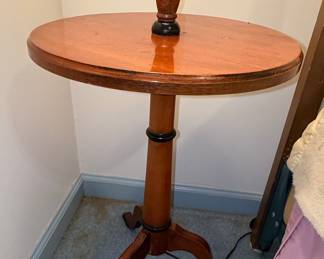 Traditional Pedestal Table Floor Lamp