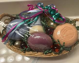 The Body Shop Bath and Body Gift Basket