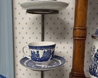 Willow Pattern Cup and Saucer Display Stand