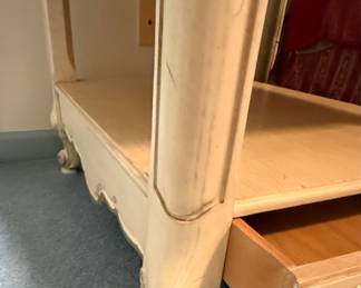 Hummary French Provincial Style End Table