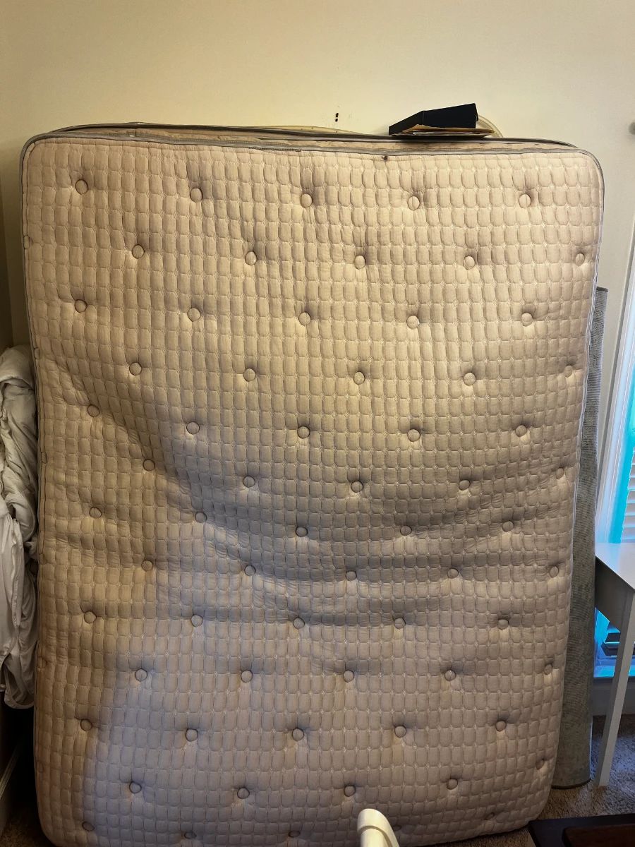 #002 Sleep Number Queen Size Bed w/foundation and remote - working $150.00