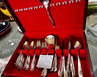 #091 William Rogers 67 Pc Silverplated Flatwre $70.00