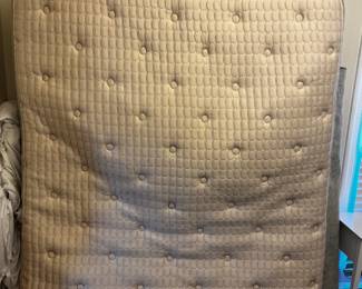 #002 Sleep Number Queen Size Bed w/foundation and remote - working $150.00