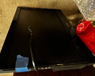 #057 Sanyo TV (not flatscreen) 27" w/remote $20.00
