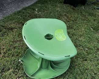 #081 Green Plastic Gardening Seat $20.00