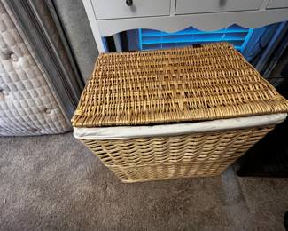 #031 Basket Style Hamper 21x17x20 $25.00