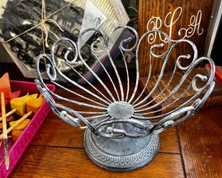 #089 Metal Fruit Bowl 11x7 $20.00