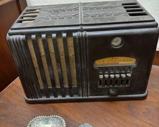 Montgomery Ward Airline Model 62-274 Tube Radio, Bakelite Art Deco