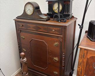 Vintage Mahogany Chest of Drawers