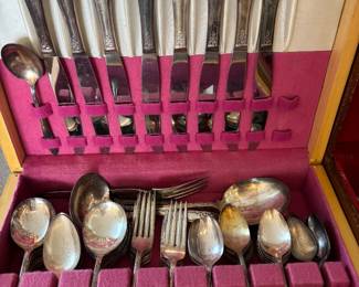 Silver Tutor Plate "Queen Bess" with Case