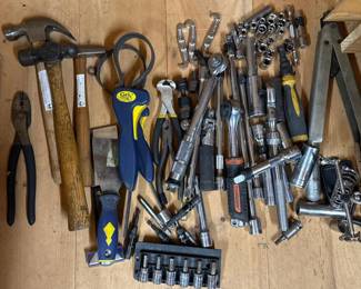165 mixedhandtoolsandsocketsassortment