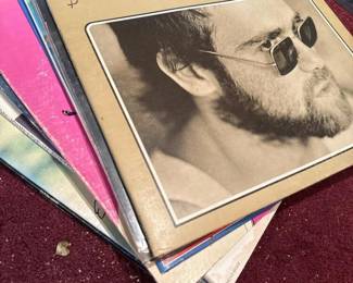 284 eltonjohnvinylrecordsassortment
