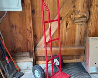 051 haulmasterhandtruckwithpneumaticwh
