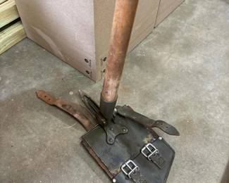 206 vintagemilitaryfoldingtrenchshovel