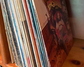 291 assortedvintagevinylrecordssealscro