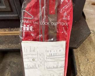 137 universallockouttoolkitinredvinyl